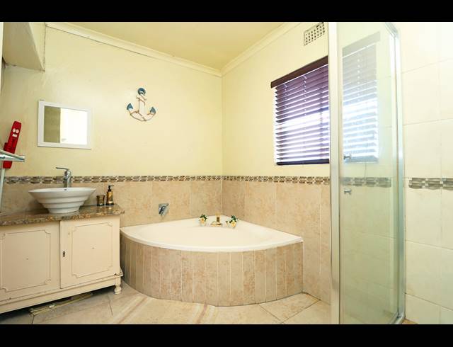 3 BEDROOM HOUSE FOR SALE IN KEW